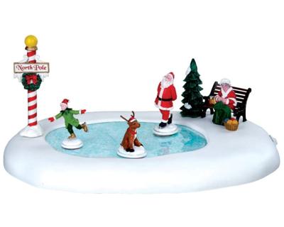 Kerstfiguur Schaatsbaan North pole ice follies b/o (4.5v) Lemax - Lemax Kerstfiguur Schaatsbaan North pole ice follies b/o (4.5v) Lemax - Lemax