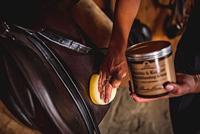 Carr & Day & Martin Zadelzeep blik - thumbnail