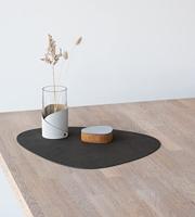 LIND DNA - Dinner Mat Curve - Placemat 37x44cm Nupo Caviar - thumbnail