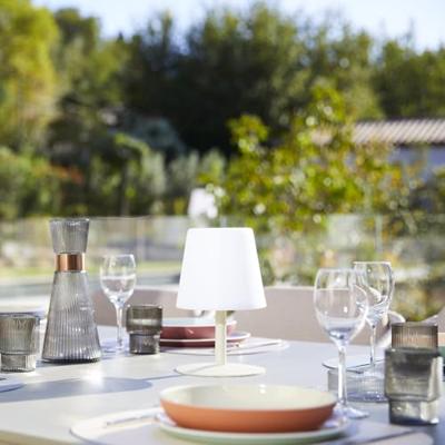 STANDY MINI CREAM Snoerloze tafellamp met crèmekleurige stalen voet - warm wit / koud witte LED voet