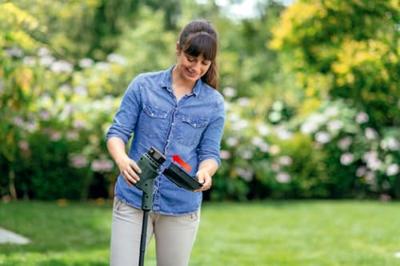 Bosch Home and Garden EasyGrassCut 18V-260 Grastrimmer Accu Incl. 2 accus 18 V 2 Ah Snijbreedte max.: 26 cm Bosch Home and Garden EasyGrassCut 18V-260 Grastrimmer Accu Incl. 2 accus 18 V 2 Ah Snijbreedte max.: 26 cm