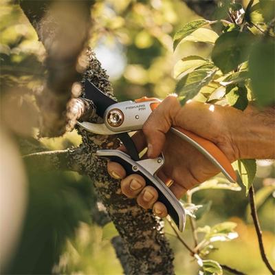 Fiskars Plus PowerLever metalen snoeischaar bypass P751 - 1057172 Fiskars Plus PowerLever metalen snoeischaar bypass P751 - 1057172