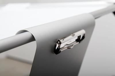 MAUL klemplaat aluminium Medic A4 staand, rond gebogen ophanging aan de korte zijde, RVS klem