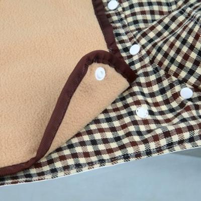 TRIXIE HOOIRUIF MET DEKSEL HOUT GEVLAMD