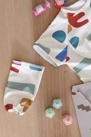 Meegroeislabbetje met mouwen 2-in-1 BEABA Playful beige - thumbnail