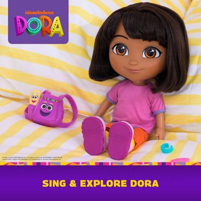 Dora pop met muziek poppenkleding en accessoires
