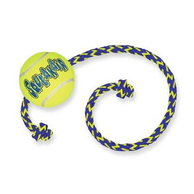 KONG SQUEAKAIR BAL MET TOUW GEEL / BLAUW 52X6,5X6,5 CM