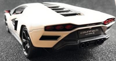 Maisto Lamborghini Countach LPI 800-4 1:18 Auto