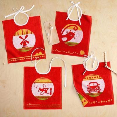 De Witte Lietaer Slabbetjes set 15 rood poes, vliegtuig, konijn, auto