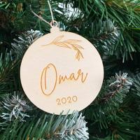 Gepersonaliseerde kerstbal met takje en naam - thumbnail