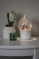 Konstsmide 4302-200 LED-lantaarn Sneeuwpop met boom Warmwit LED Wit Watergevuld, Timer - thumbnail
