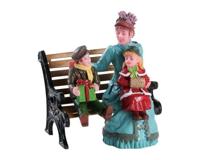 Lemax sitting together kerstdorp figuur type 3 Caddington Village 2018 - thumbnail