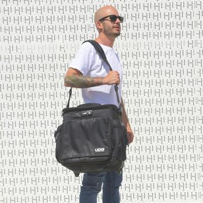 UDG UDG Ultimate SlingBag Trolley DeLuxe Black MKII - thumbnail