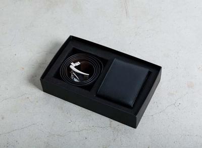 Geschenkset - Portemonnee (Zwart) met Omkeerbare Leren Riem (Zwart/Bruin) Geschenkset - Portemonnee (Zwart) met Omkeerbare Leren Riem (Zwart/Bruin)