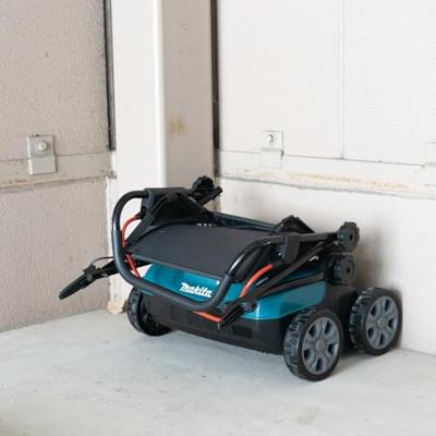Makita duv320rt lxt 18 v verticuteermachine | 32cm | 5,0 ah accu (1 st), snellader, in doos - duv320rt
