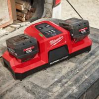 Milwaukee M18™ DBSC Dual Bay Super snellader - 4932492531 - thumbnail