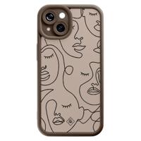 iPhone 15 bruine case - Abstract faces - thumbnail