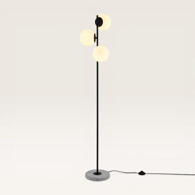 Verano - Zwarte staande lamp 150 cm - 3 bollen - Modern design - Woonkamer lamp - Opaal glas - Terrazzo voet - E14 fitting - Met voetschakelaar