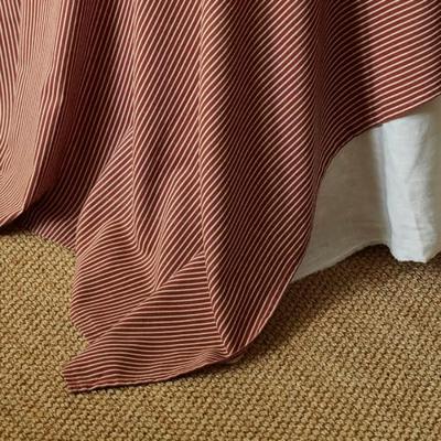 Laura Ashley tafelkleed oxblood rood streep 140x240cm Laura Ashley tafelkleed oxblood rood streep 140x240cm