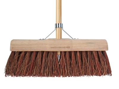 Bezem natuurvezel 45 cm met houten steel 140 cm Bezem natuurvezel 45 cm met houten steel 140 cm