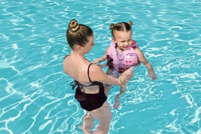 Bestway Disney Minnie Vest UPF 50+ 51 cm +1 to 3 Years Pool and Beach 09104 - thumbnail