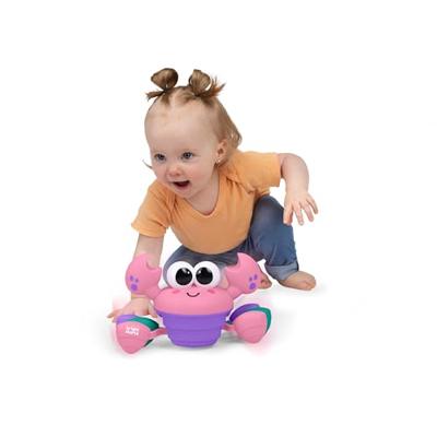 BRIGHT STARTS Babyspeelgoed 6M+ Muzikale krab om achteraan te jagen, speelgoed voor grove en fijne motoriek, obstakelsensoren, roze