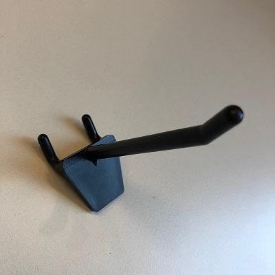 Boardhaak enkel 75mm zwart hoh 25mm Boardhaak enkel 75mm zwart hoh 25mm