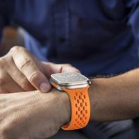 By Qubix - Ultimate Sport Edition bandje - Oranje - Compatible met Apple Watch 44mm / 45mm / 46mm / 49mm - Compatible Apple watch bandjes - thumbnail