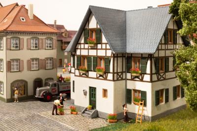 NOCH 14009 H0 bloembakken bloeiend rood, wit en geel (elk 4x) Kant-en-klaar model NOCH 14009 H0 bloembakken bloeiend rood, wit en geel (elk 4x) Kant-en-klaar model