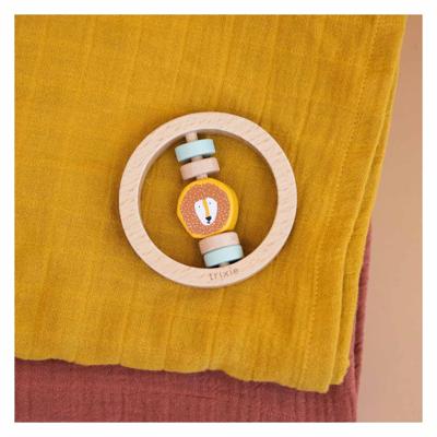 Trixie houten rammelaar rond mr. lion