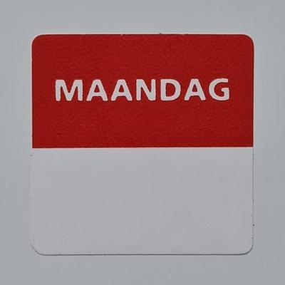 Etiket maandag wit/rood 25x25mm 500 stuk