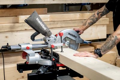 Metabo Afkortzaag KGS 254 M met trekfunctie | met 2e zaagblad - 690828000 Metabo Afkortzaag KGS 254 M met trekfunctie | met 2e zaagblad - 690828000