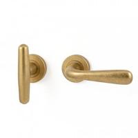 Hardbrass Deurkruk Silvia/Emma LT-model rechts op rond rozet - messing getrommeld - thumbnail