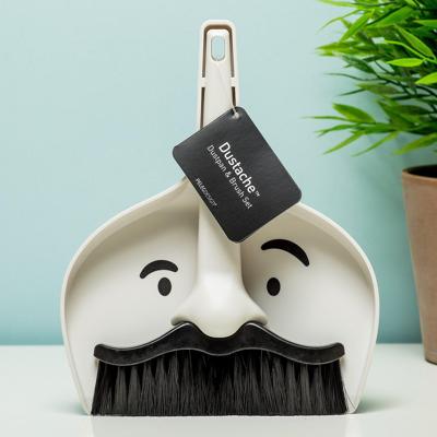 Peleg Design Dustache wordt vertaald naar het Nederlands. Peleg Design Dustache wordt vertaald naar het Nederlands.