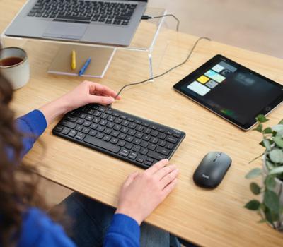 Draadloos toetsenbord Trust 25059 Zwart Qwerty Spaans - thumbnail
