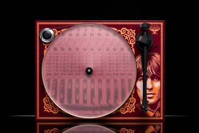 Pro-Ject ART - George Harrison Essential III Platenspeler - Iconisch Ontwerp, Optimaal Geluid, Plug & Play - Rood