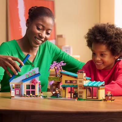 LEGO 42620 Friends Olly en Paisley's familiehuis, poppenspeelgoed met figuren en accessoires