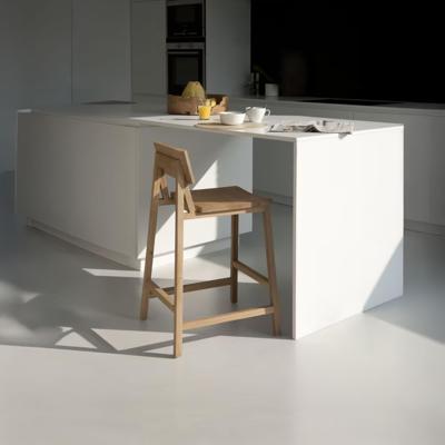 Ethnicraft Barstoel 'N3' Geolied Eikenhout, kleur Naturel (zithoogte 65cm) Ethnicraft Barstoel 'N3' Geolied Eikenhout, kleur Naturel (zithoogte 65cm)