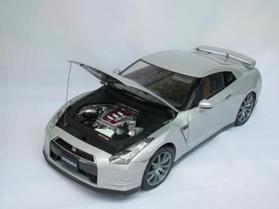 IXO Collection - 1/8 Nissan GT-R 2011 bouwpakket