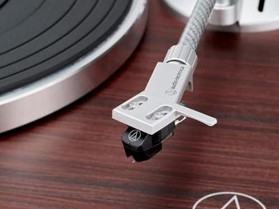 Audio-Technica AT-LPW50BTRW Draadloze Platenspeler met Riemaandrijving Palissanderhout