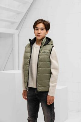 Hugo Boss Reversible Bodywarmer Kids Donkergroen - Maat 140 - Kleur: Donkergroen | Soccerfanshop Hugo Boss Reversible Bodywarmer Kids Donkergroen - Maat 140 - Kleur: Donkergroen | Soccerfanshop