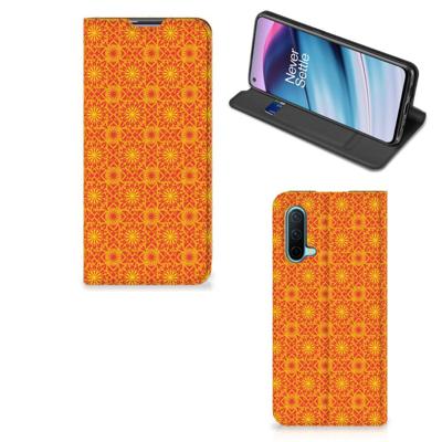 OnePlus Nord CE 5G | Hoesje met Magneet | Batik Oranje OnePlus Nord CE 5G | Hoesje met Magneet | Batik Oranje