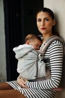 Fysiologische draagzak HoodieCarrier 2 LOVE RADIUS grijs - thumbnail