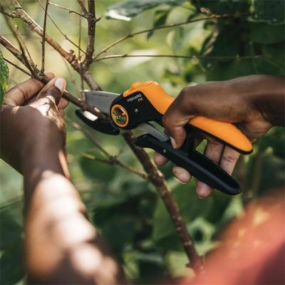 Fiskars 1057171 Plus™ P741 Tuinschaar 221 mm