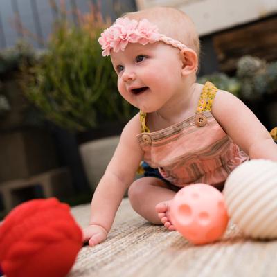 INFANTINO Set van 10 veelkleurige sensorische ballen INFANTINO Set van 10 veelkleurige sensorische ballen