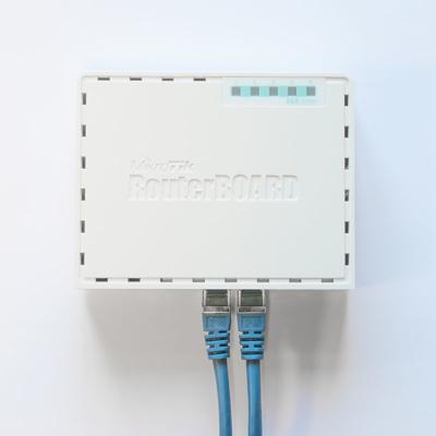 Router Mikrotik RB750Gr3 Router Mikrotik RB750Gr3