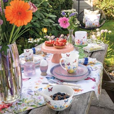 Mok 0.4L butterflies in field wit