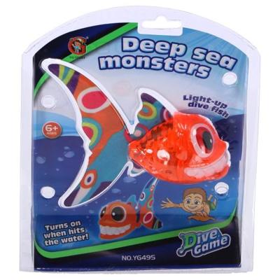 Duik vis met grote tanden en licht