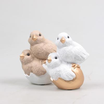 Figuur kuikens camel-wit 10,5x7,2x13cm