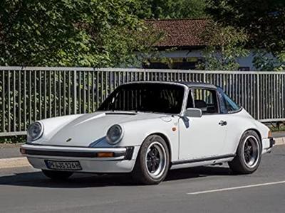 Revell 1/24 Porsche 911 Carrera 3.2 Targa (G-model)